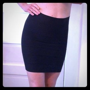 BCBGMaxAzria bandage skirt. A flexible staple! 🖤